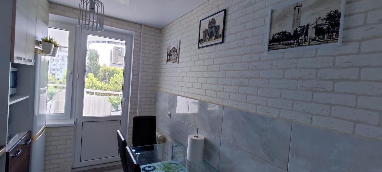 Large Apartment Near The Airport And City Center Chişinǎu Buitenkant foto